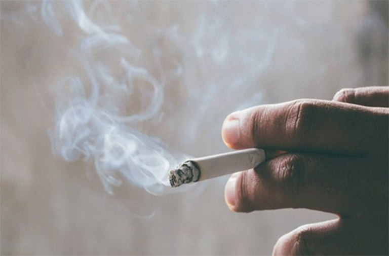 Thói quen hút thuốc lá sẽ làm gia tăng nguy cơ khởi phát bệnh lupus ban đỏ